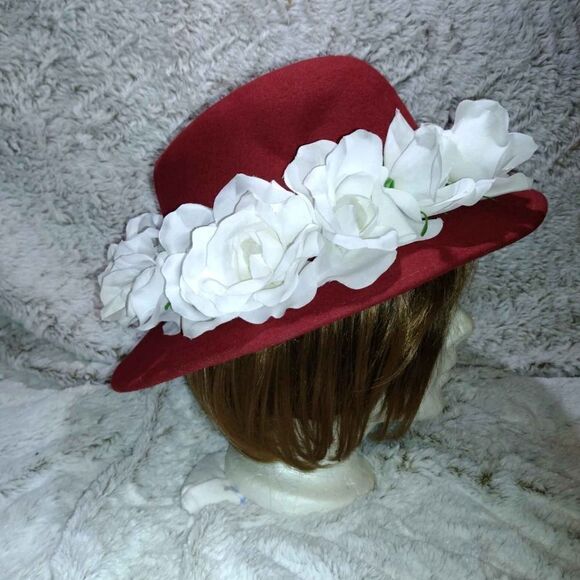 Doeskin felt hat,1980's , 100% wool. Made in the USA. Burgundy w white flowers - Picture 2 of 6
